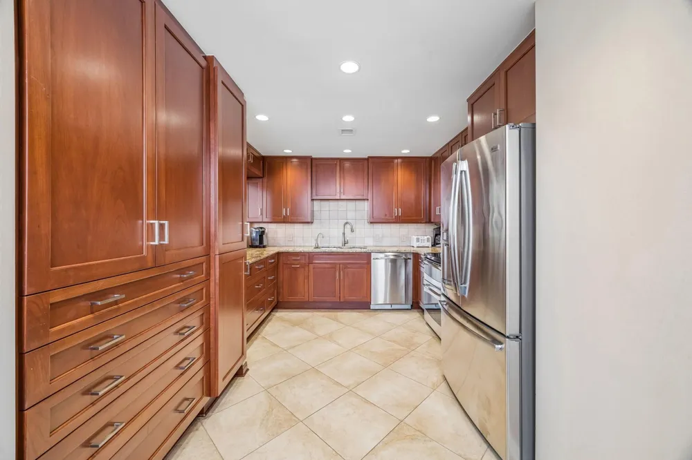 15 Greenway Plaza #10E Houston, TX 77046