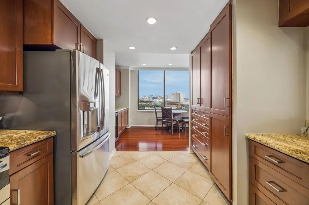 15 Greenway Plaza #10E Houston, TX 77046