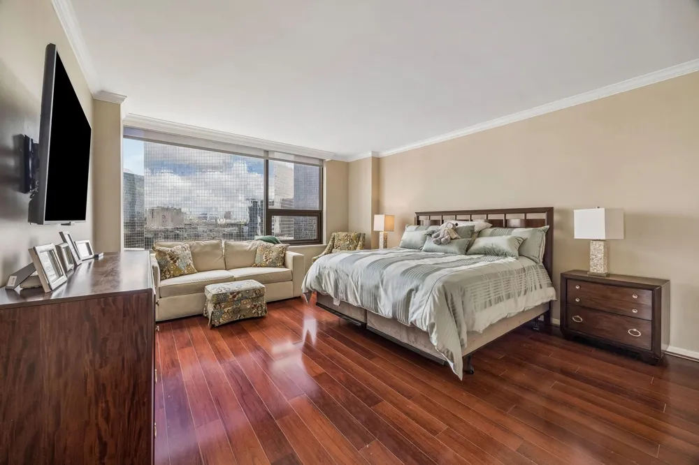 15 Greenway Plaza #10E Houston, TX 77046