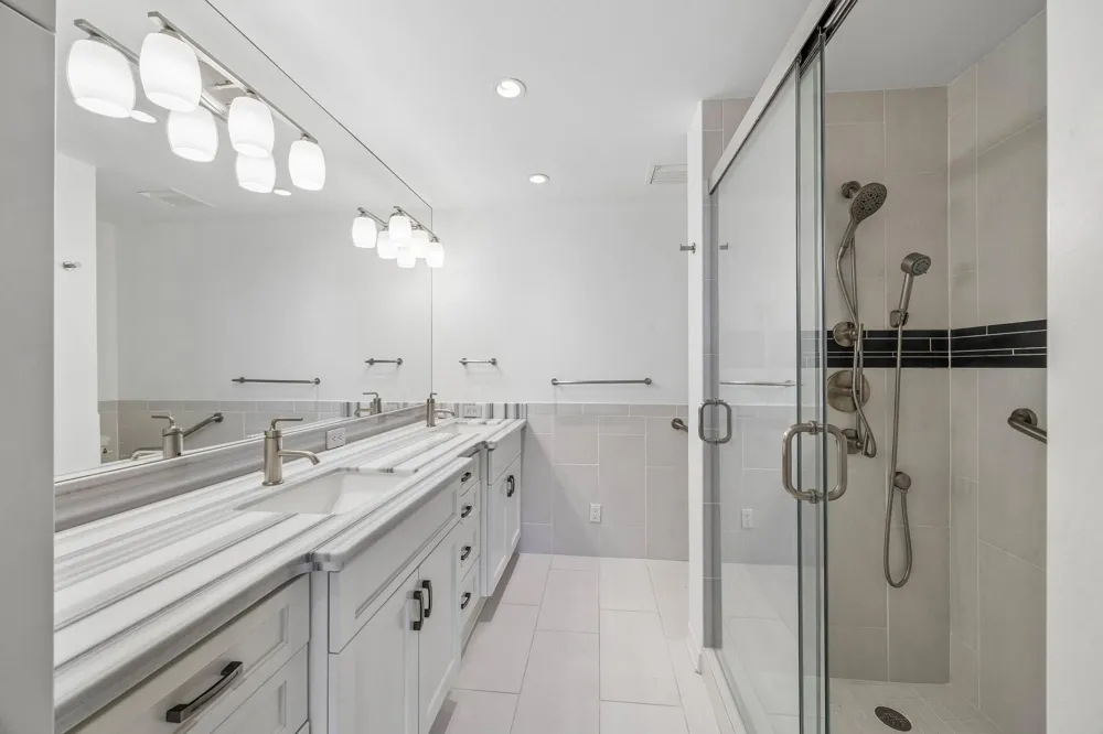 15 Greenway Plaza #10E Houston, TX 77046