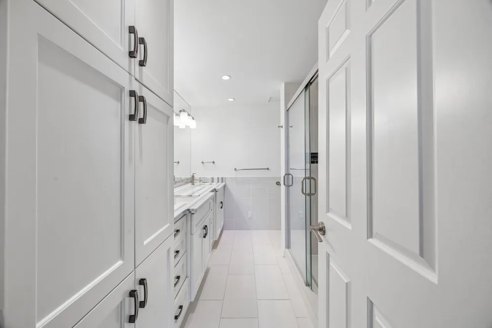 15 Greenway Plaza #10E Houston, TX 77046