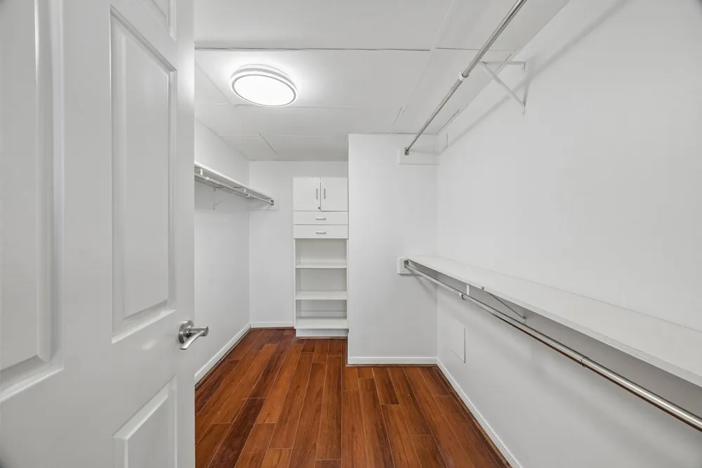 15 Greenway Plaza #10E Houston, TX 77046