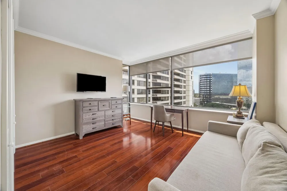 15 Greenway Plaza #10E Houston, TX 77046