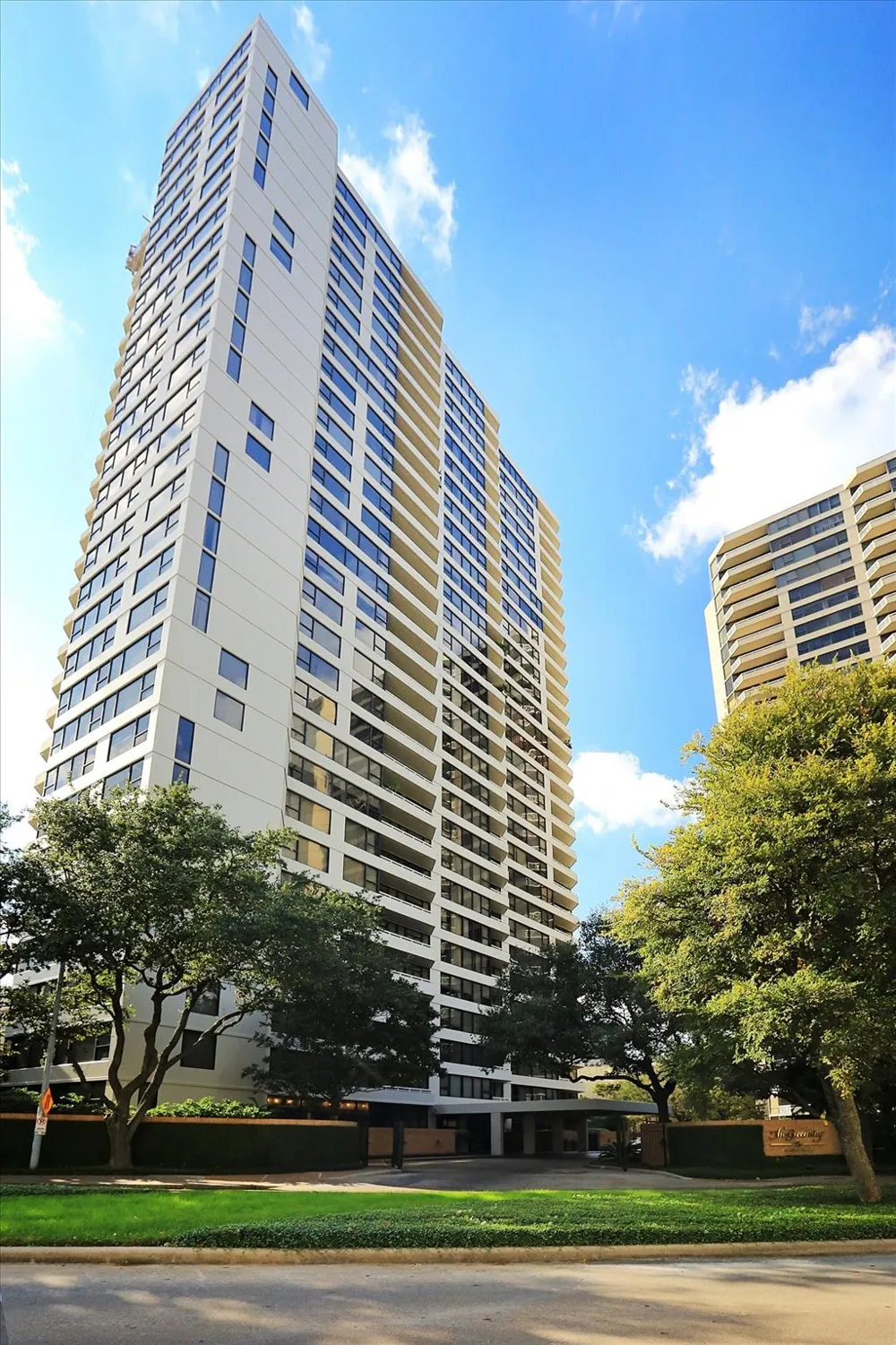 15 Greenway Plaza #10E Houston, TX 77046