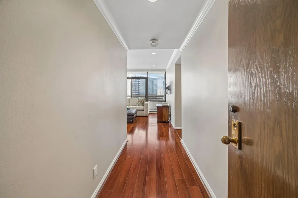 15 Greenway Plaza #10E Houston, TX 77046