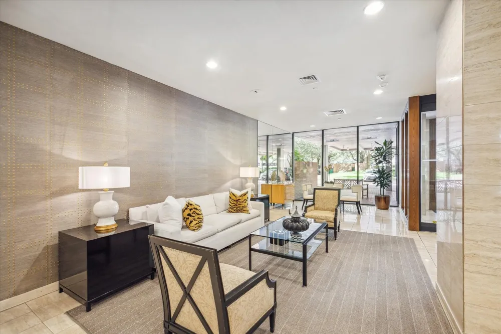 15 Greenway Plaza #10E Houston, TX 77046