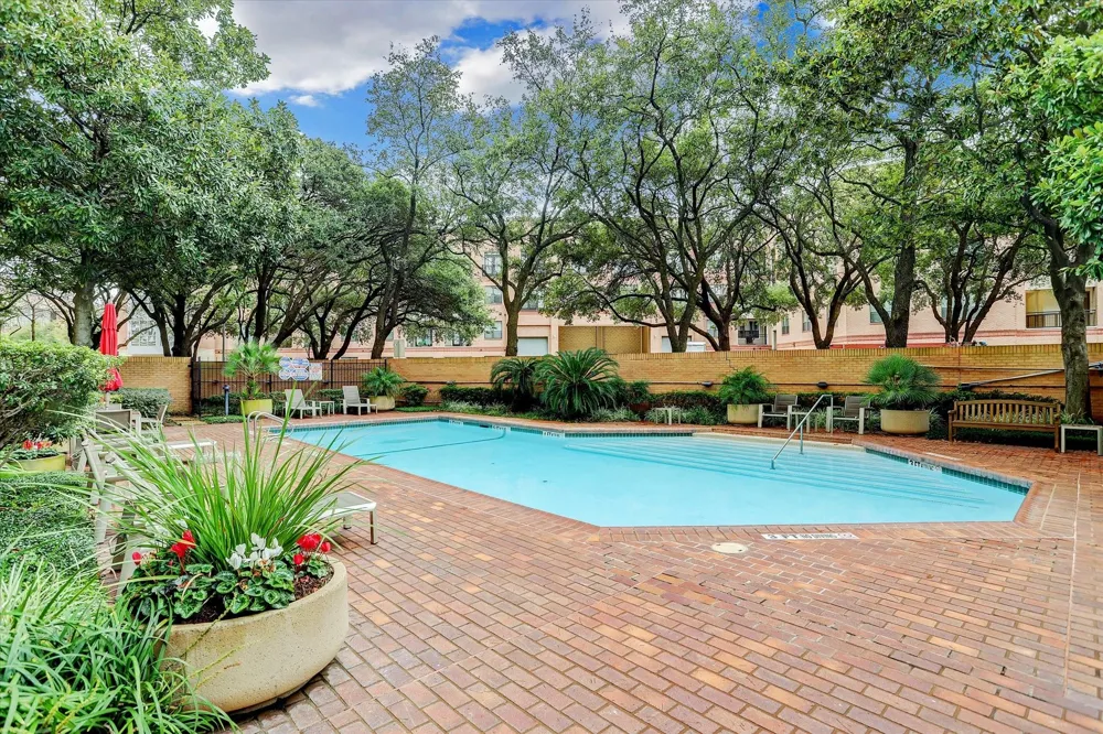 15 Greenway Plaza #10E Houston, TX 77046