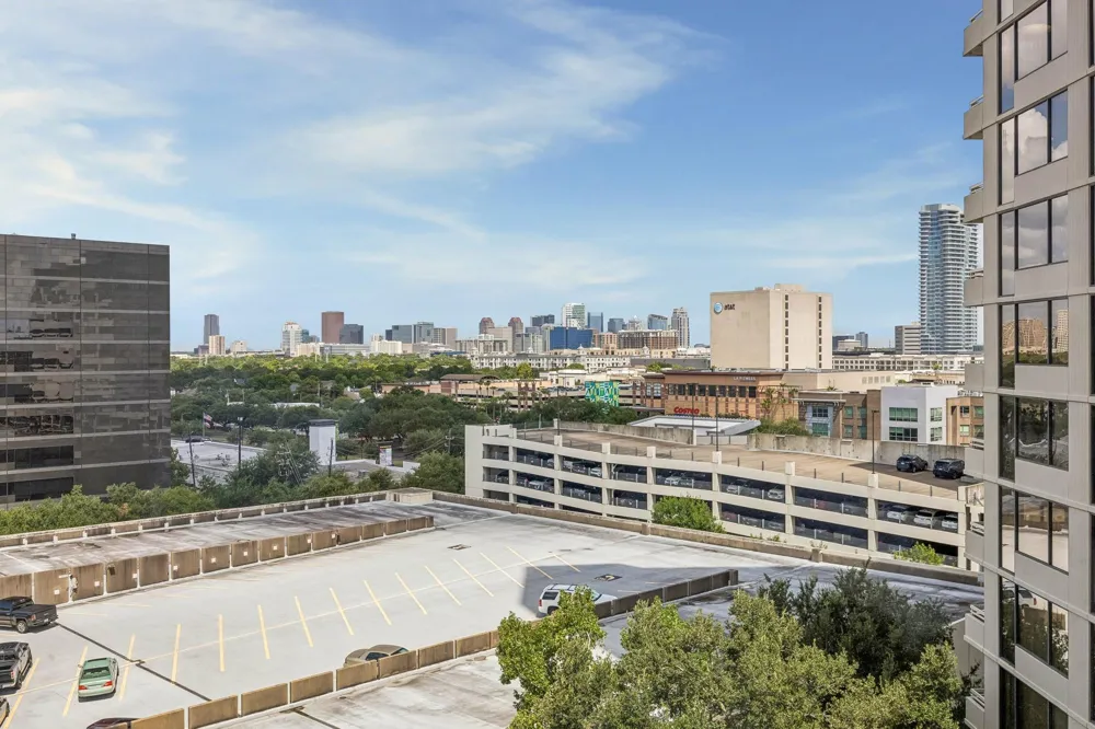 15 Greenway Plaza #10E Houston, TX 77046
