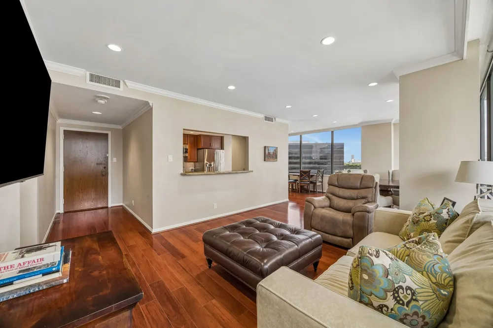 15 Greenway Plaza #10E Houston, TX 77046