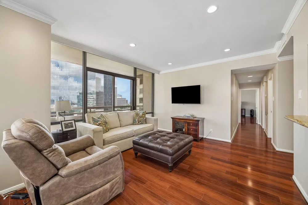 15 Greenway Plaza #10E Houston, TX 77046