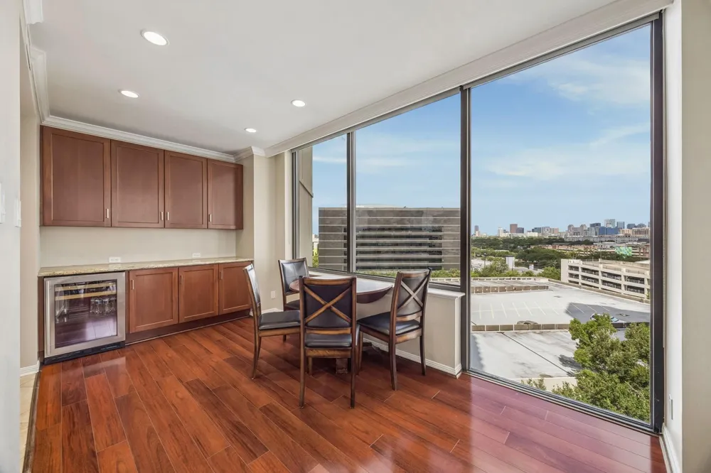 15 Greenway Plaza #10E Houston, TX 77046