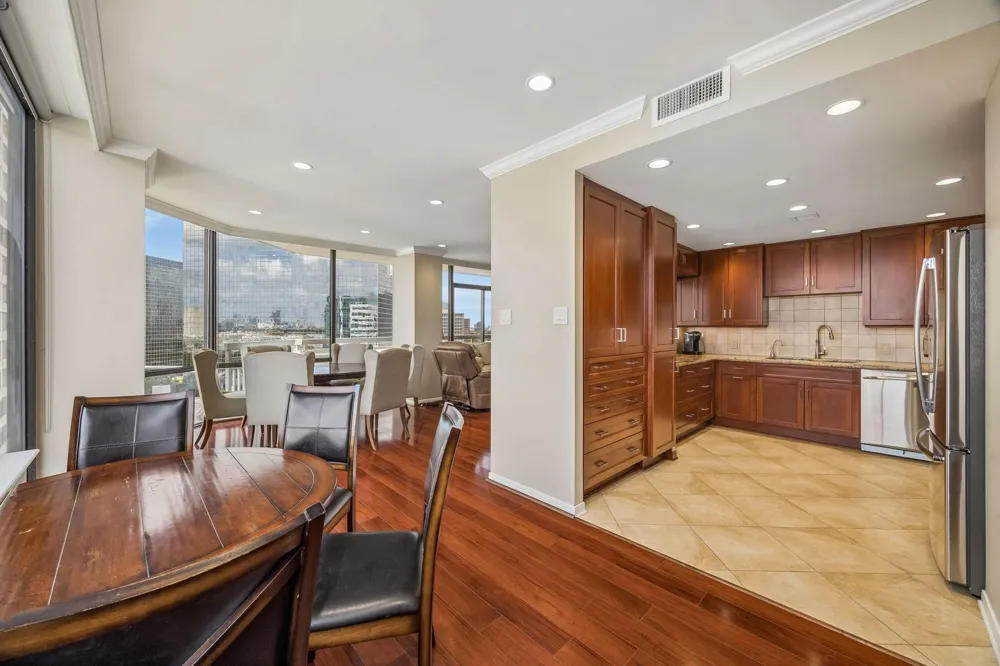 15 Greenway Plaza #10E Houston, TX 77046