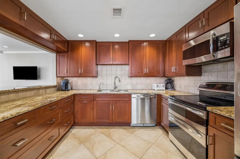 15 Greenway Plaza #10E Houston, TX 77046