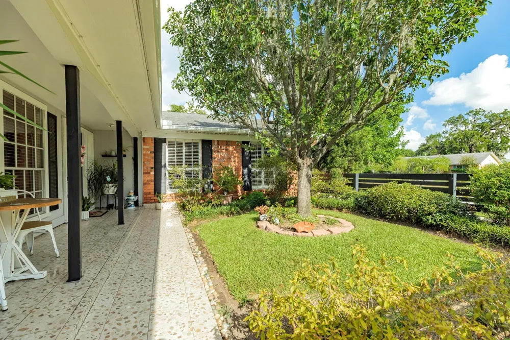107 Hyacinth Street Lake Jackson, TX 77566
