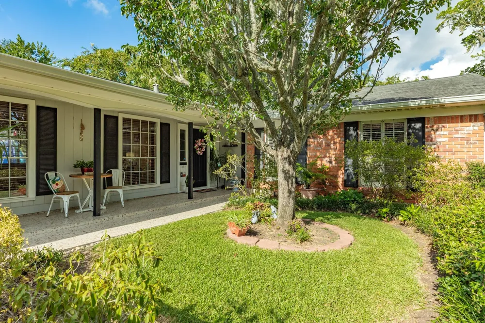 107 Hyacinth Street Lake Jackson, TX 77566
