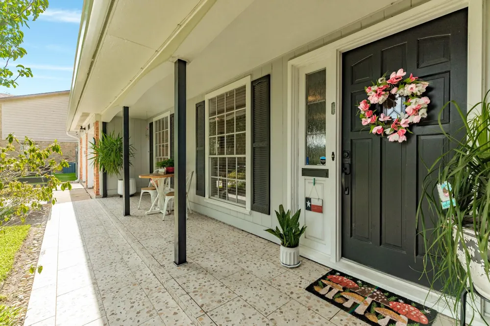 107 Hyacinth Street Lake Jackson, TX 77566