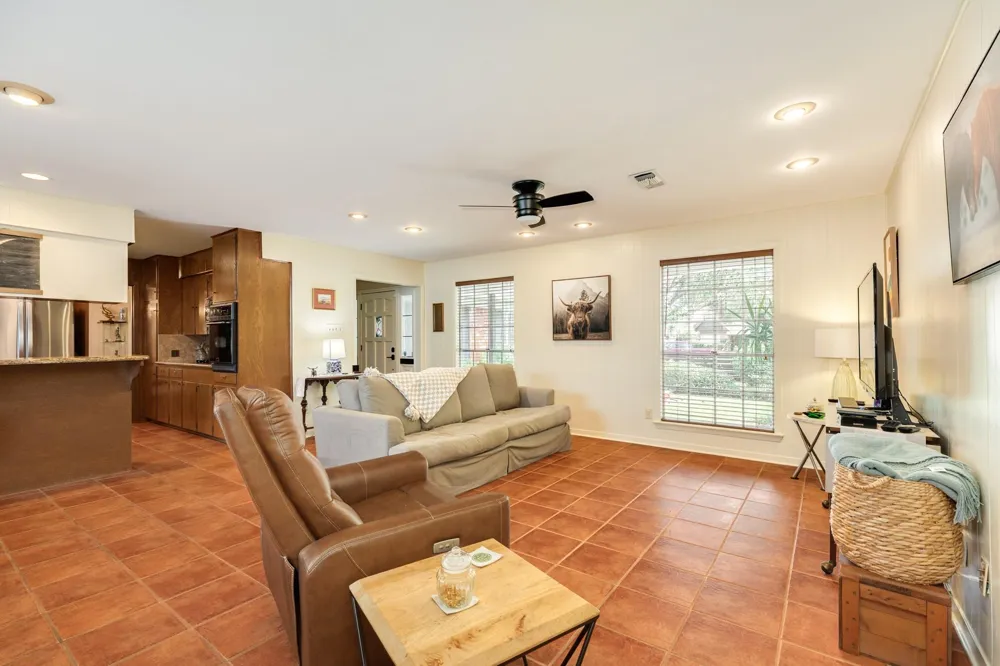 107 Hyacinth Street Lake Jackson, TX 77566