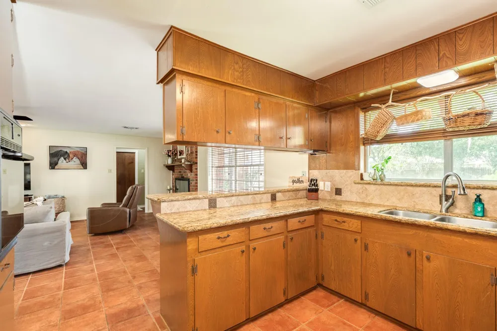 107 Hyacinth Street Lake Jackson, TX 77566