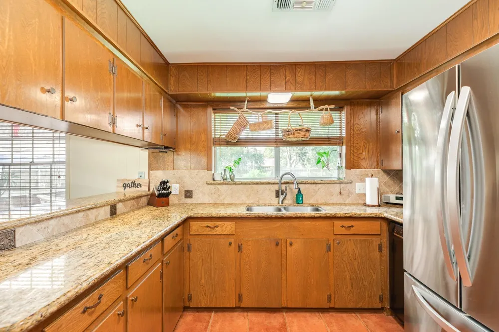 107 Hyacinth Street Lake Jackson, TX 77566