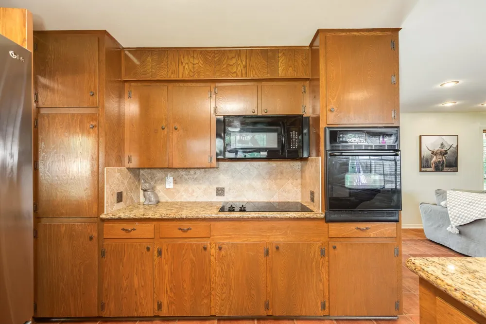 107 Hyacinth Street Lake Jackson, TX 77566