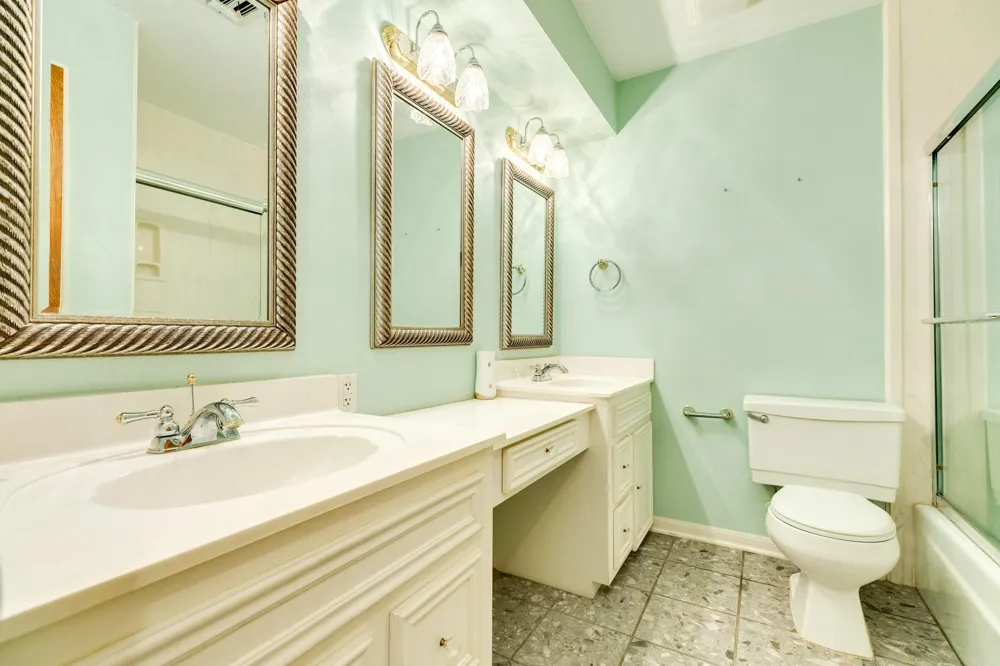 107 Hyacinth Street Lake Jackson, TX 77566