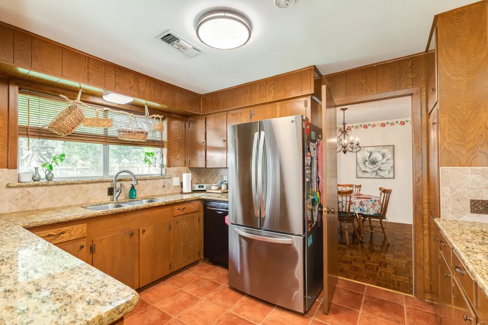 107 Hyacinth Street Lake Jackson, TX 77566