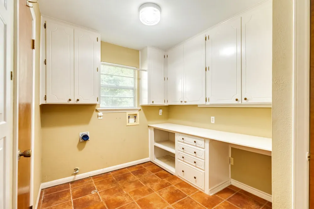 107 Hyacinth Street Lake Jackson, TX 77566