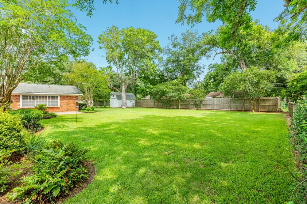 107 Hyacinth Street Lake Jackson, TX 77566