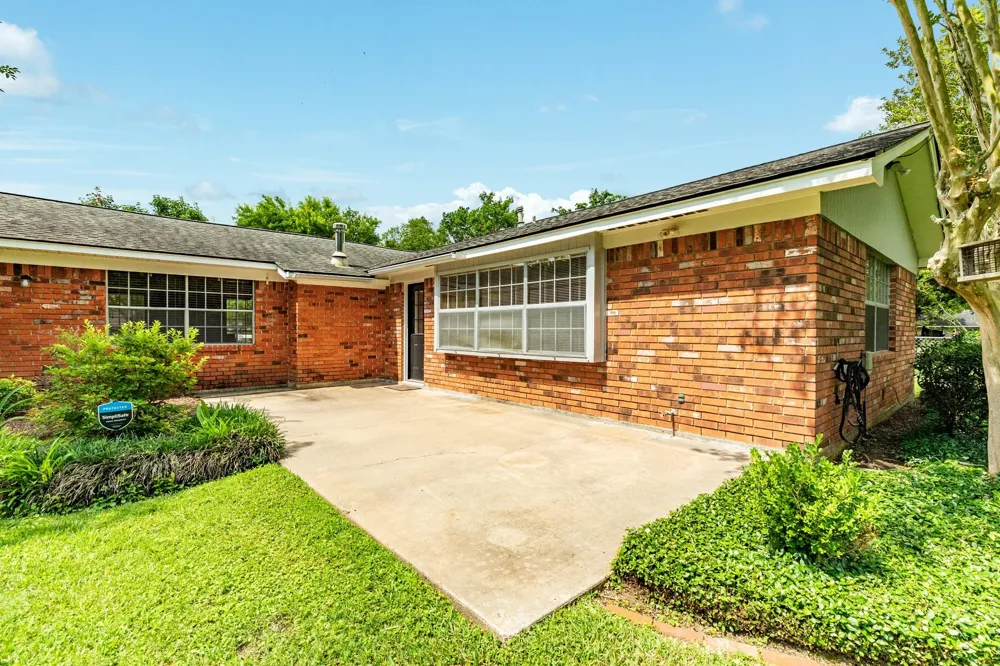 107 Hyacinth Street Lake Jackson, TX 77566