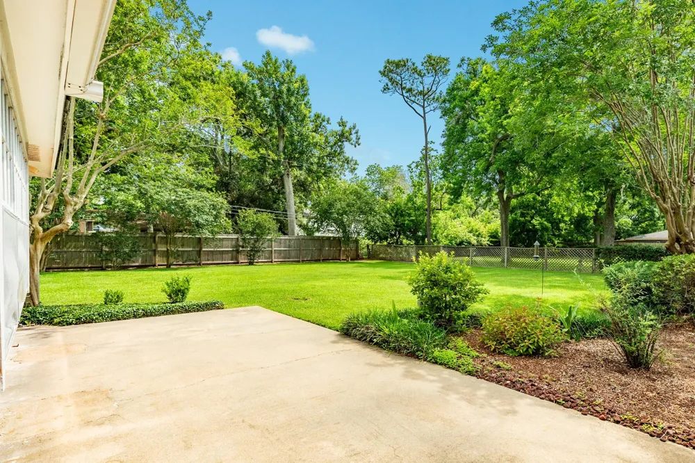 107 Hyacinth Street Lake Jackson, TX 77566