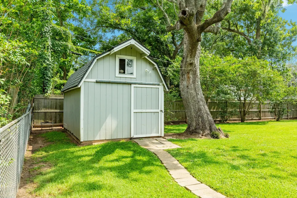 107 Hyacinth Street Lake Jackson, TX 77566