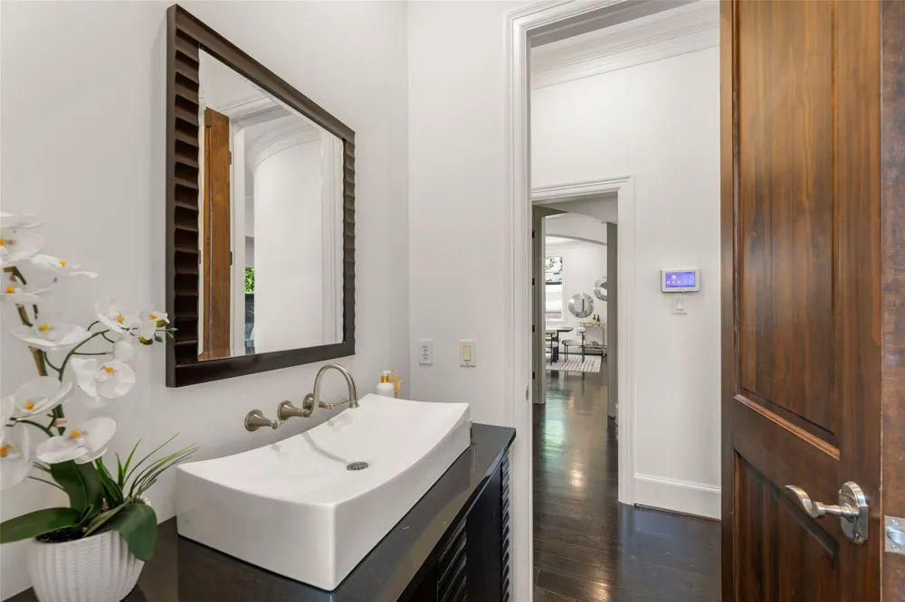 6236 Community Drive Houston, TX 77005