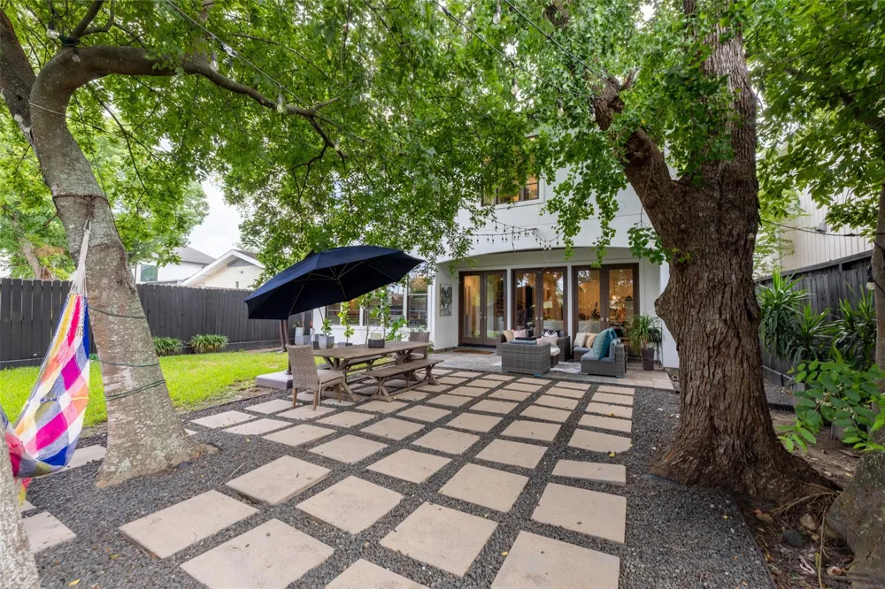6236 Community Drive Houston, TX 77005