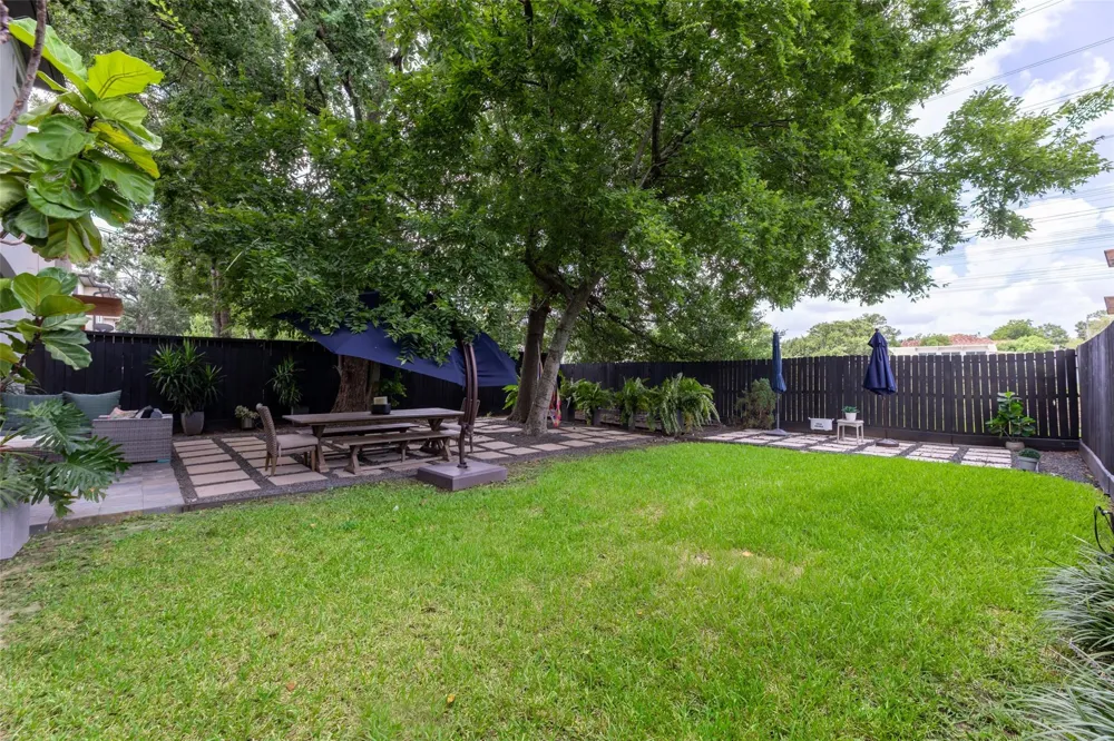 6236 Community Drive Houston, TX 77005