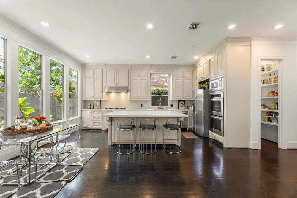 6236 Community Drive Houston, TX 77005