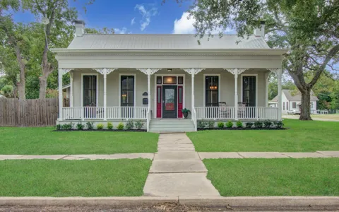 502 S College Street
