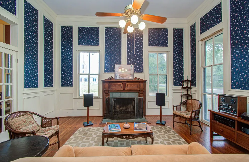 502 S College Street Weimar, TX 78962