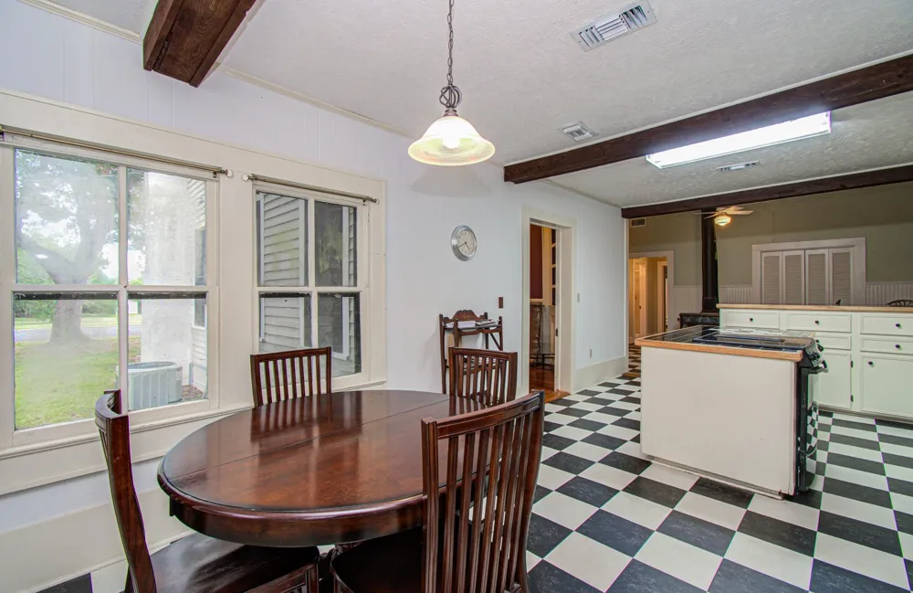 502 S College Street Weimar, TX 78962