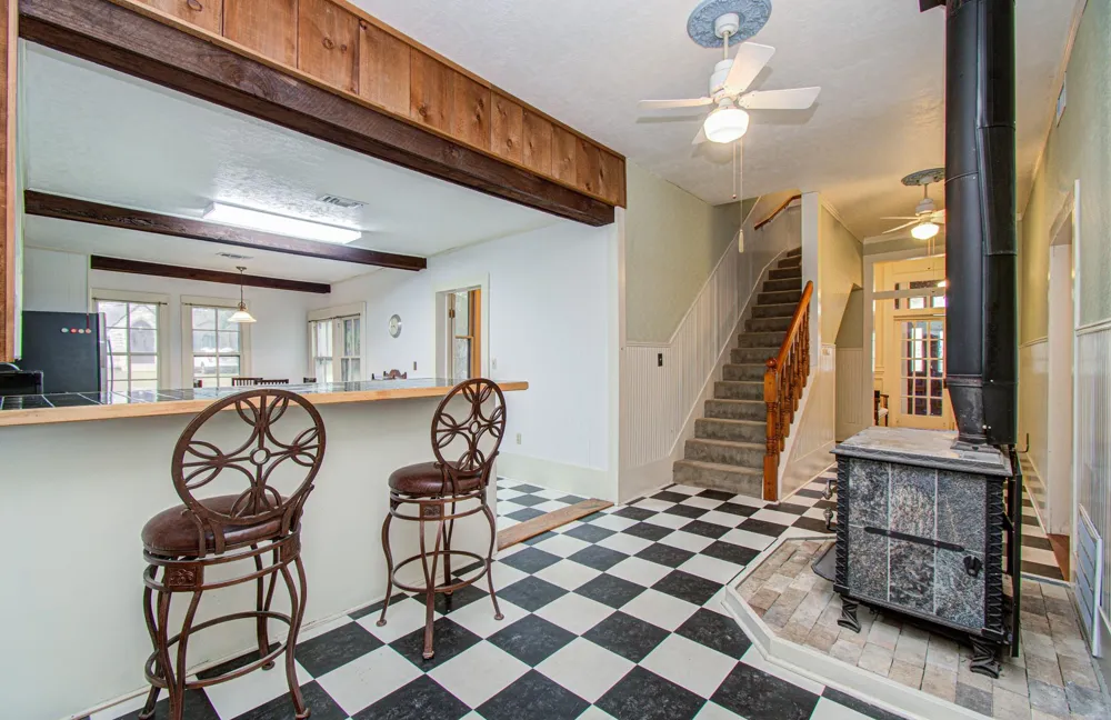 502 S College Street Weimar, TX 78962