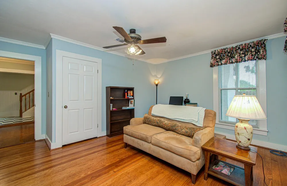 502 S College Street Weimar, TX 78962