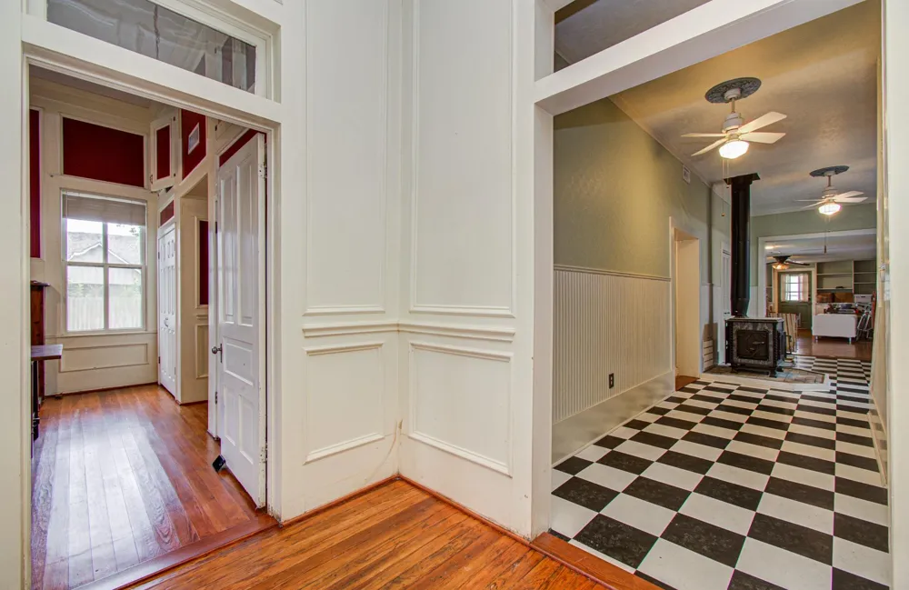 502 S College Street Weimar, TX 78962