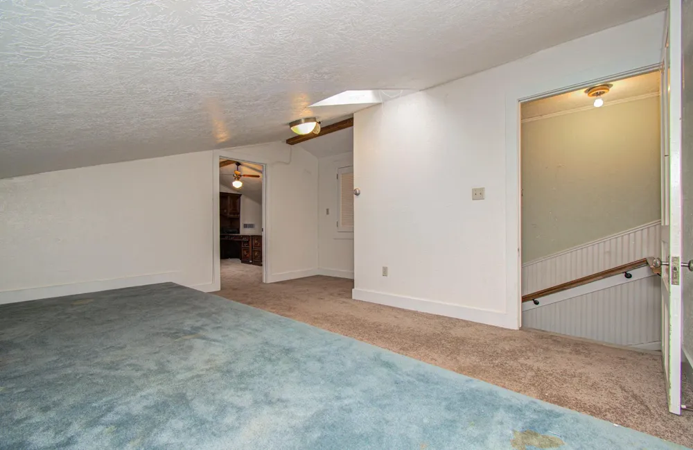 502 S College Street Weimar, TX 78962