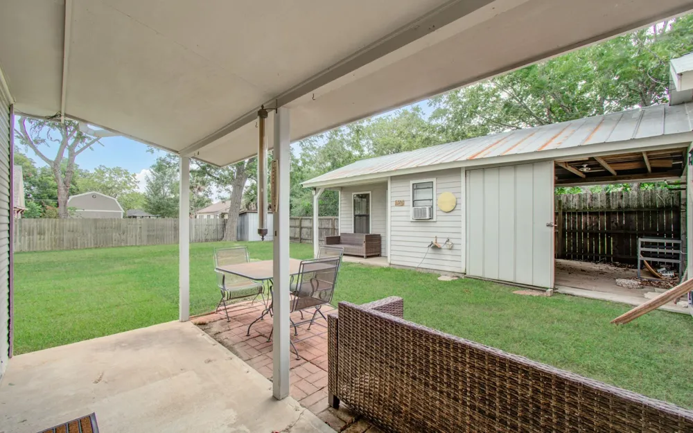 502 S College Street Weimar, TX 78962