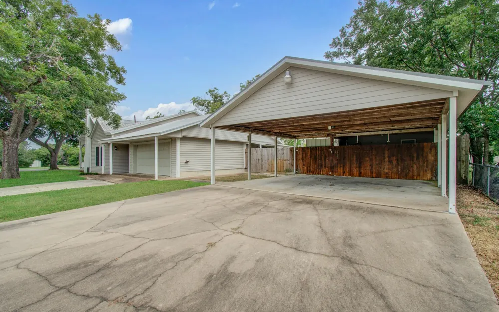 502 S College Street Weimar, TX 78962