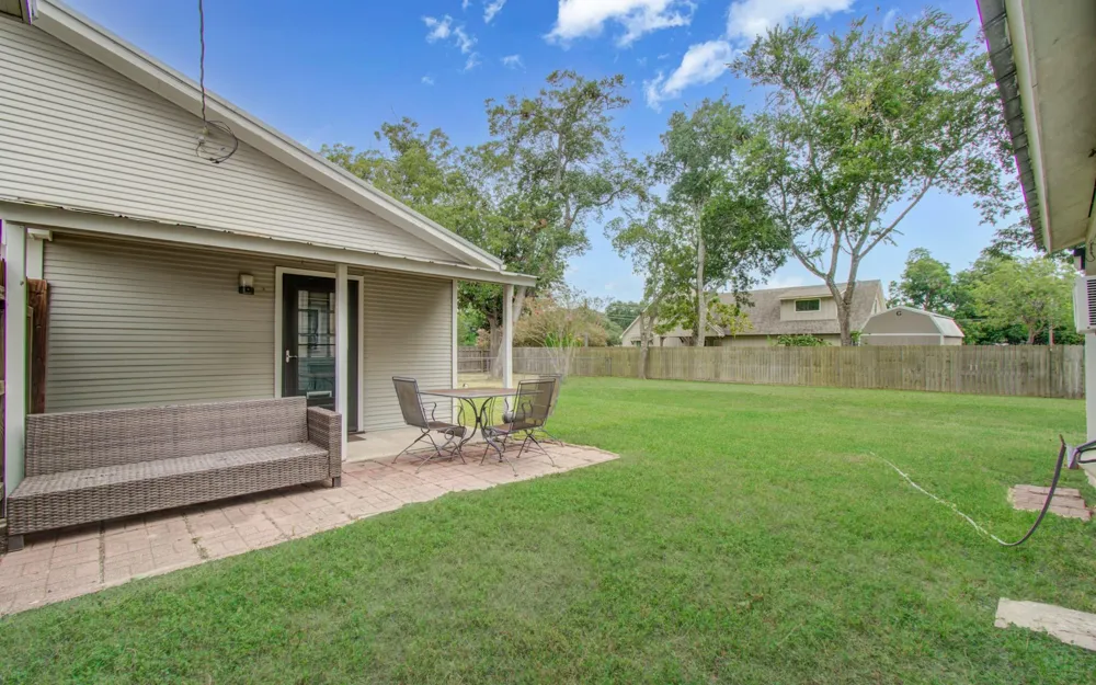 502 S College Street Weimar, TX 78962