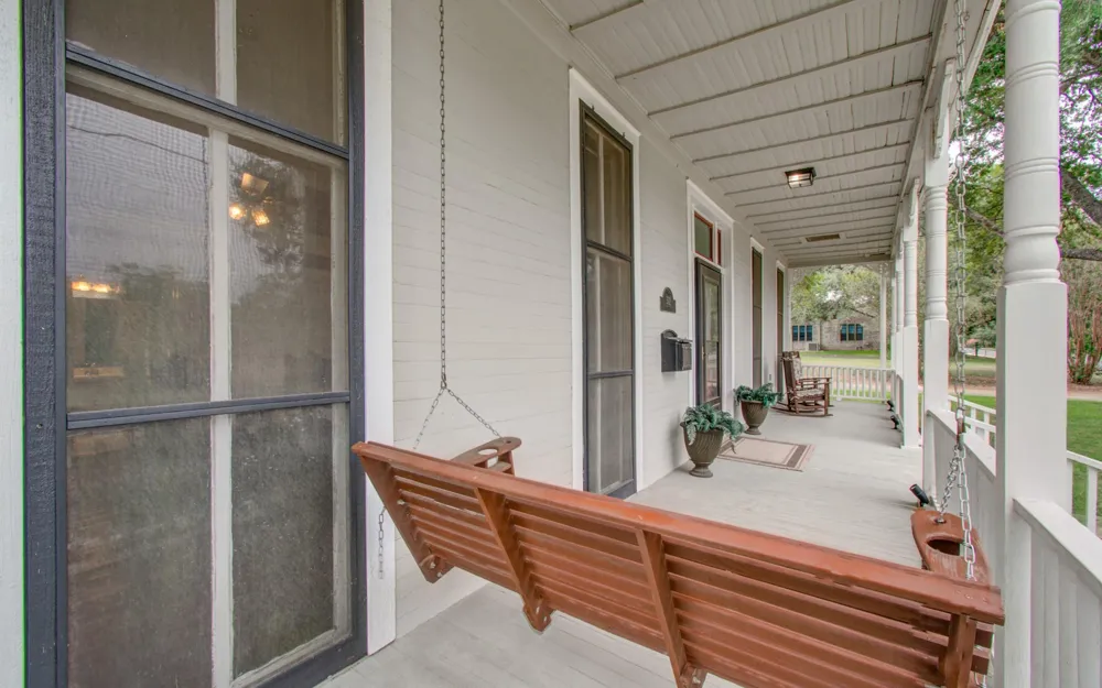 502 S College Street Weimar, TX 78962