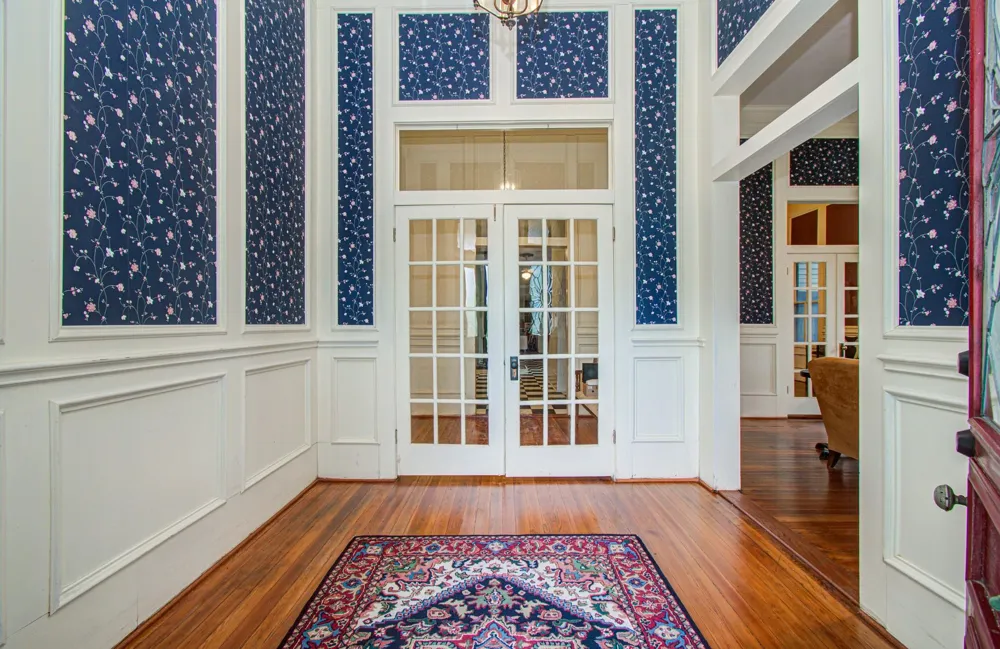 502 S College Street Weimar, TX 78962