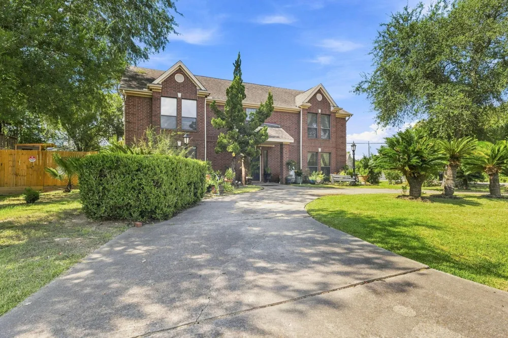 217 Baywood Street Shoreacres, TX 77571