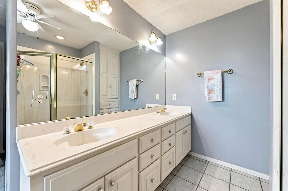 217 Baywood Street Shoreacres, TX 77571