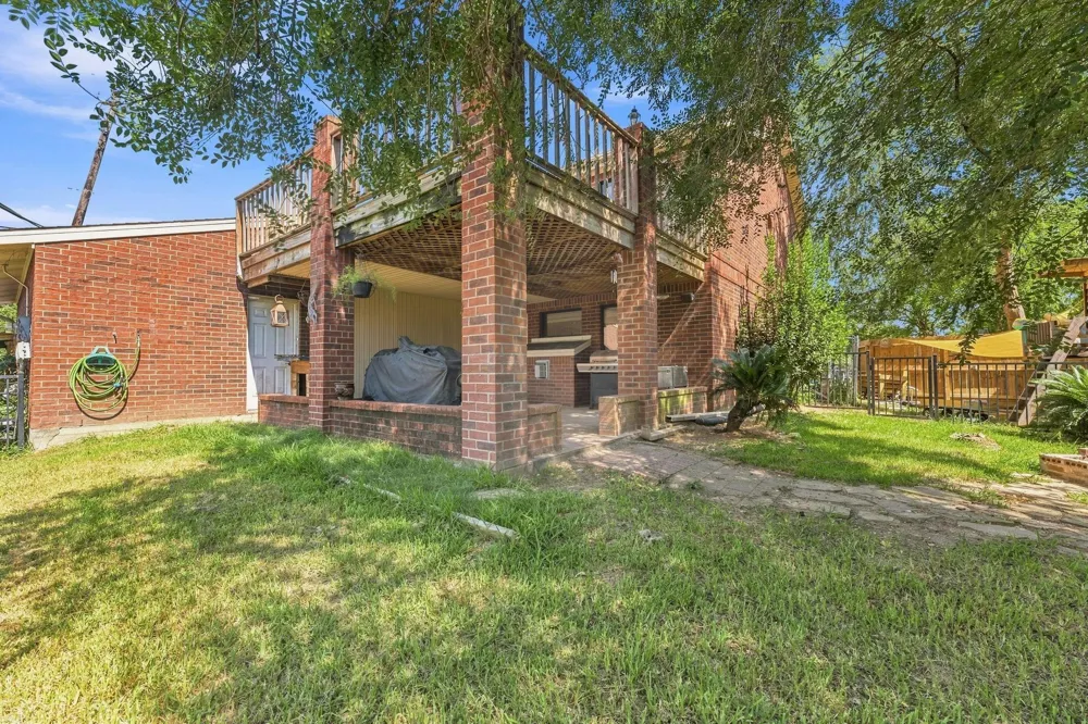 217 Baywood Street Shoreacres, TX 77571